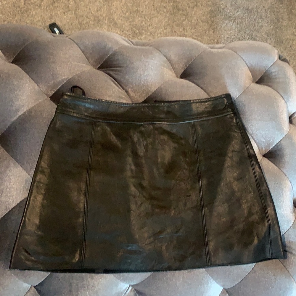 Theory - Black Textured Leather Mini Skirt Sz 2